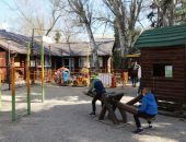 Платные аттракционы на детской площадке
