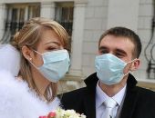 В ЗАГСах Крыма разрешили регистрировать браки, но в масках и перчатках