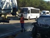 В Крыму на ЮБК сегодня случилось ДТП с участием трех авто (видео)