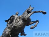 На набережной Феодосии появилась фигура всадника
