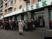 Крымчане массово раскупают в аптеках лекарства впрок