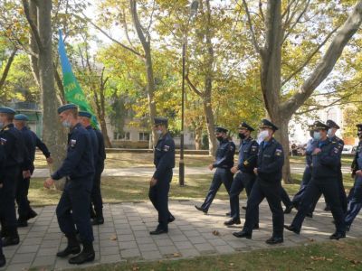 � �������� ������ ������ � 100-����� ����-���� ������� (�����)