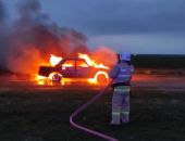 В Крыму на ходу загорелся и полностью сгорел автомобиль (фото)