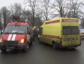В Кировском ВАЗ слетел с дороги и врезался в дерево