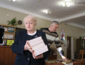 Владимир Смирнов передал библиотекам новые книги (видео)
