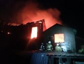 В Симферополе ночью три часа тушили горящий гараж