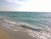  Морская вода у побережья Крыма понемногу начинает  прогреваться