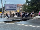 Часть автодорожного моста обрушилась в реку в центре Симферополя