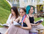 Читают все: жители Крыма без остановки четыре часа будут читать стихи и прозу