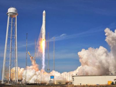 SpaceX ���������� ��� ������ �����������