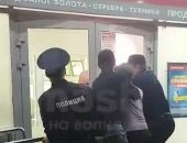 В Крыму голый мужчина забаррикадировался в ломбарде 