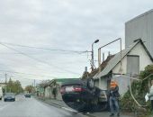 В Симферополе автомобиль вылетел на тротуар и перевернулся