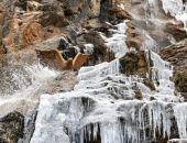 В Крыму начал оттаивать водопад Учан-Су 