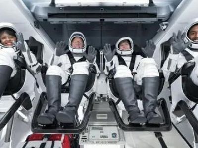������� Crew Dragon � ������������ ��������� ����������� � ���������