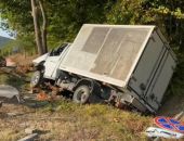 Сегодня на автодороге «Севастополь-Ялта» грузовик врезался в дерево