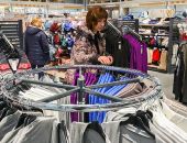 В России резко выросли закупки зарубежных одежды и обуви
