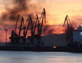 Феодосия, утро 26 декабря: в порту догорает, весь город в битом стекле
