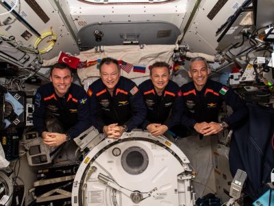 ������� Crew Dragon � ������������ ��������� ������������ ����������� � ���������