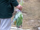 В Евпатории у ребенка украли цветы, купленные в подарок маме к 8 марта