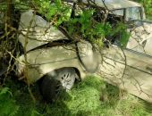 В Крыму ВАЗ врезался в дерево, двое погибших