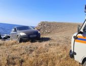 В Крыму иномарка с семьей застряла в песках Генеральских пляжей