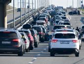 Мост в Крым открыли для движения автомобилей, перед ним скопилась большая очередь