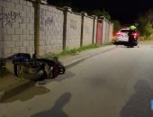 В Севастополе мотороллер врезался в забор, водитель погиб