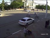 В Евпатории двух водителей оштрафовали за дрифт на площади