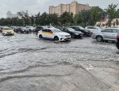 На Москву обрушился тропический ливень, машины уходят под воду