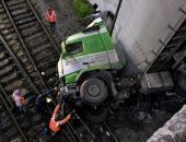 Фура упала с моста на ж/д пути в Симферополе, задерживаются поезда Фура упала с моста на ж/д пути в Симферополе, задерживаются поезда