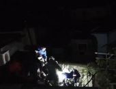 В Крыму пенсионера, которому стало плохо, пришлось эвакуировать через крышу дома В Крыму пенсионера, которому стало плохо, пришлось эвакуировать через крышу дома