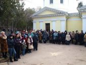 В Севастополе похоронили убитых девочек