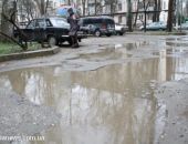 Мэр Симферополя заставит бизнесменов починить разбитую дорогу