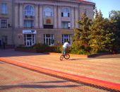 В Керчи милиция ловит экстремалов-велосипедистов