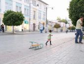 Жители Симферополя начали доставать из кладовок санки
