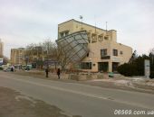 В Крыму ветром сорвало крышу Госказначейства