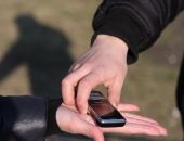 В Феодосии снова ограбили девушку