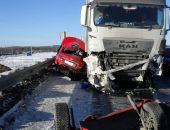 В России столкнулись около сотни автомобилей: есть погибшие 