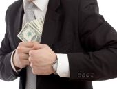 В Кырму начальник морского торгового порта провернул аферу на 9 млн грн.