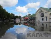 В Феодосии затопило Привокзальную площадь
