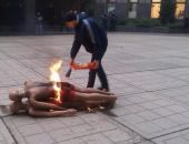В Симферополе под окнами Рады подожгли двух геев