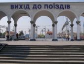 На вокзале в Симферополе "дружинники" обыскивают пассажиров