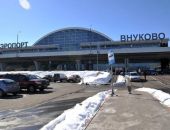 В Москве самолет столкнулся со снегоуборочной машиной