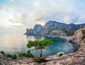 В Феодосии открылась выставка Светопись моря